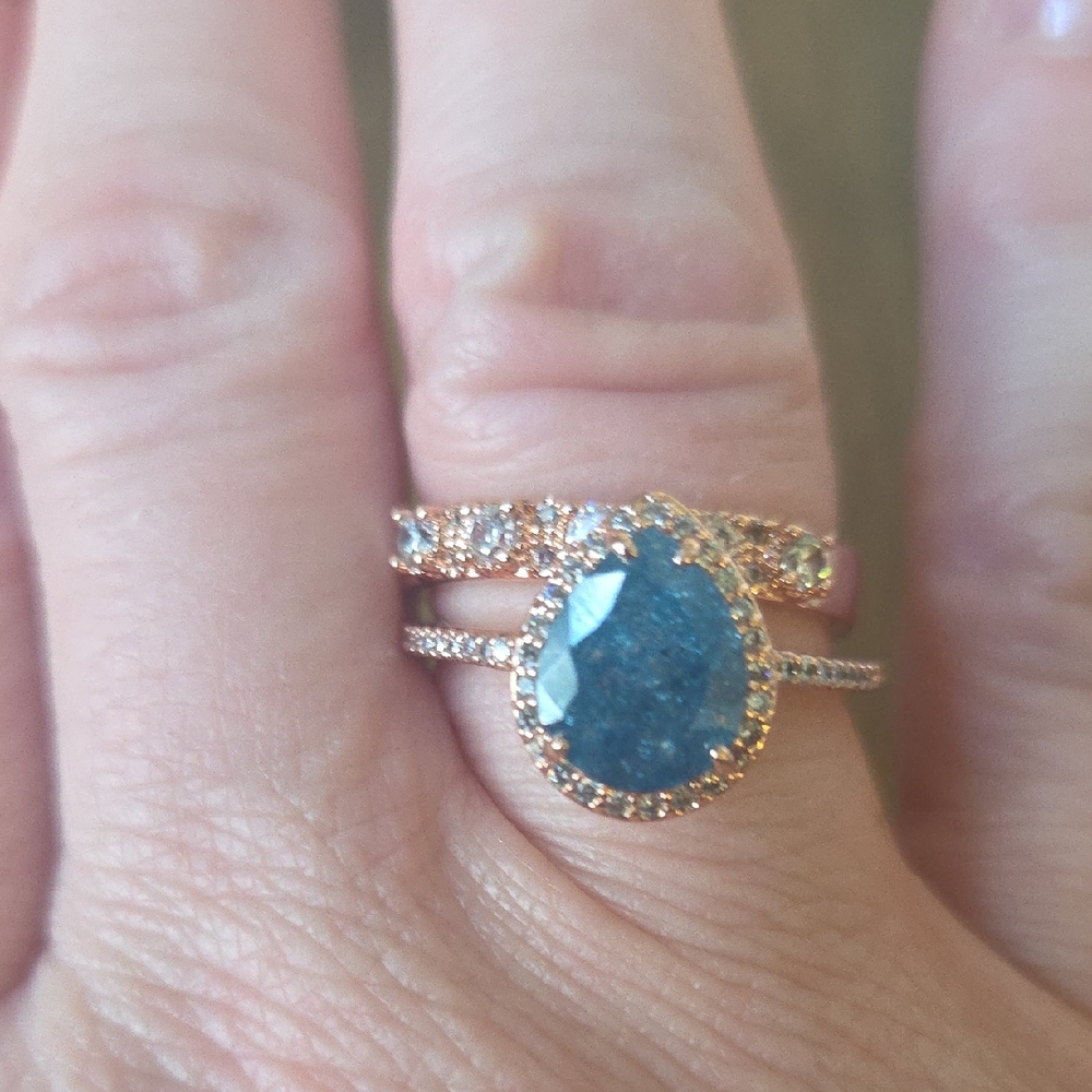 Elegant Blue and Gold Ring Set
